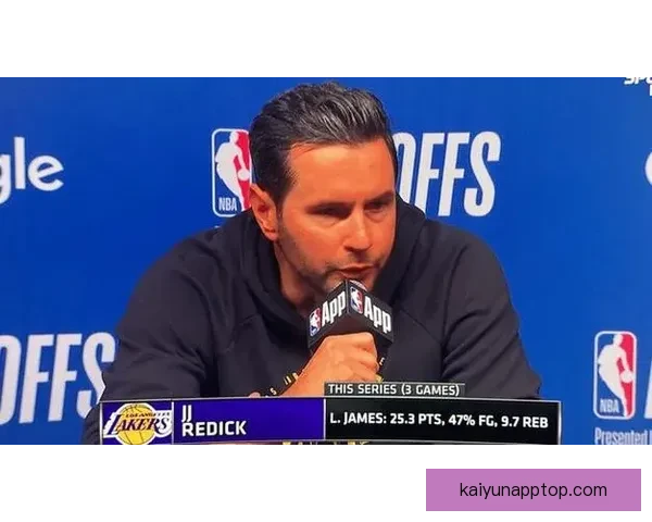 詹姆斯转型内幕：与雷迪克深谈坦然接受球权调整